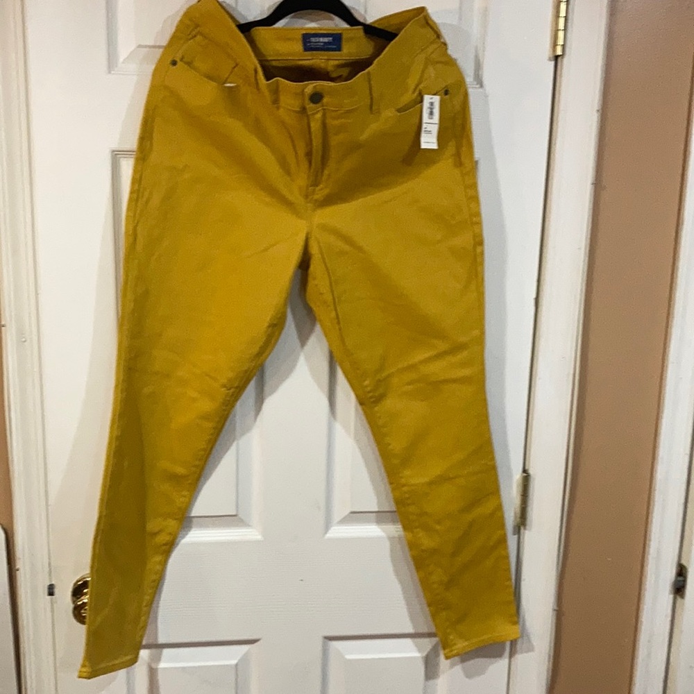 Old Navy Rockstar Jeans Mid-rise in Mustard